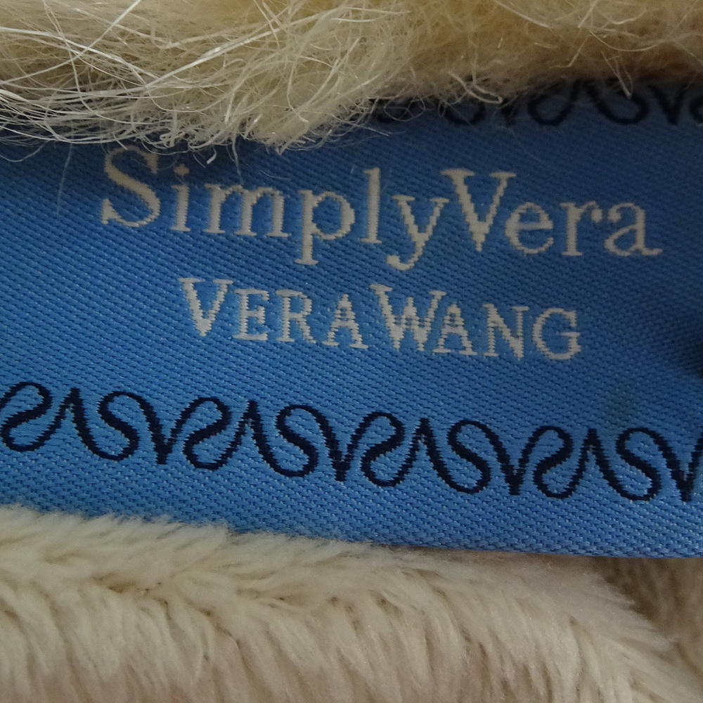 SimplyVera Vera WangFaux Fur Shawl Size S/M - Picture 7 of 8